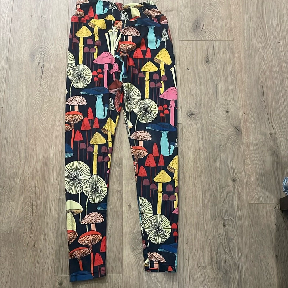 L.A Soul size small mushroom and fungi leggings